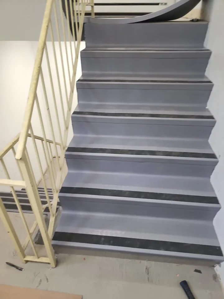 Staircase finished and recarpeted by JD Flooring